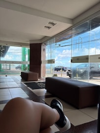 Hotel simples e um pouco antigo, mas bem localizado.