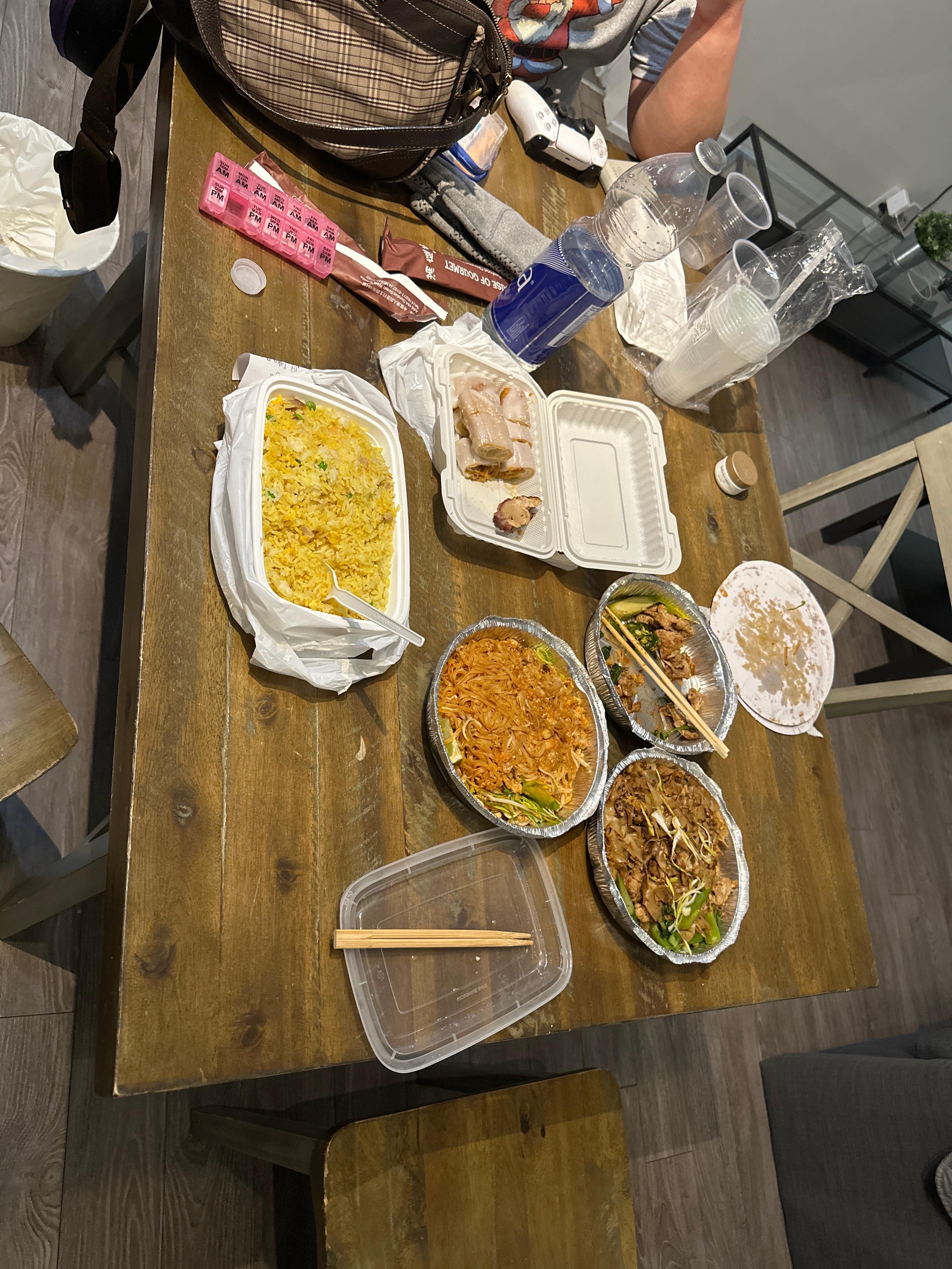 We used all one time used foodware and cups because rules said it have to return as we came in. Otherwise will get charged. Means everything can’t be used? Too bad all the utilities are completely full but we have to was it as it welcome us at first 