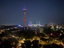 Excellent rooftop bar with spectacular views.