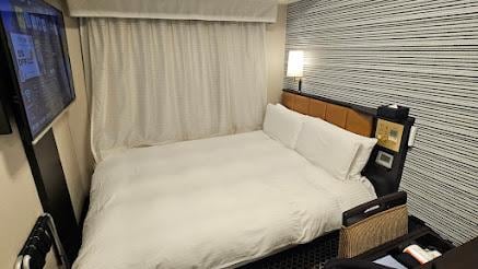 small room, but a comfy bed!