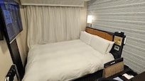 small room, but a comfy bed!