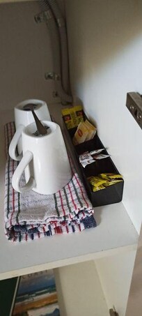 Contents of unit minus the kettle.