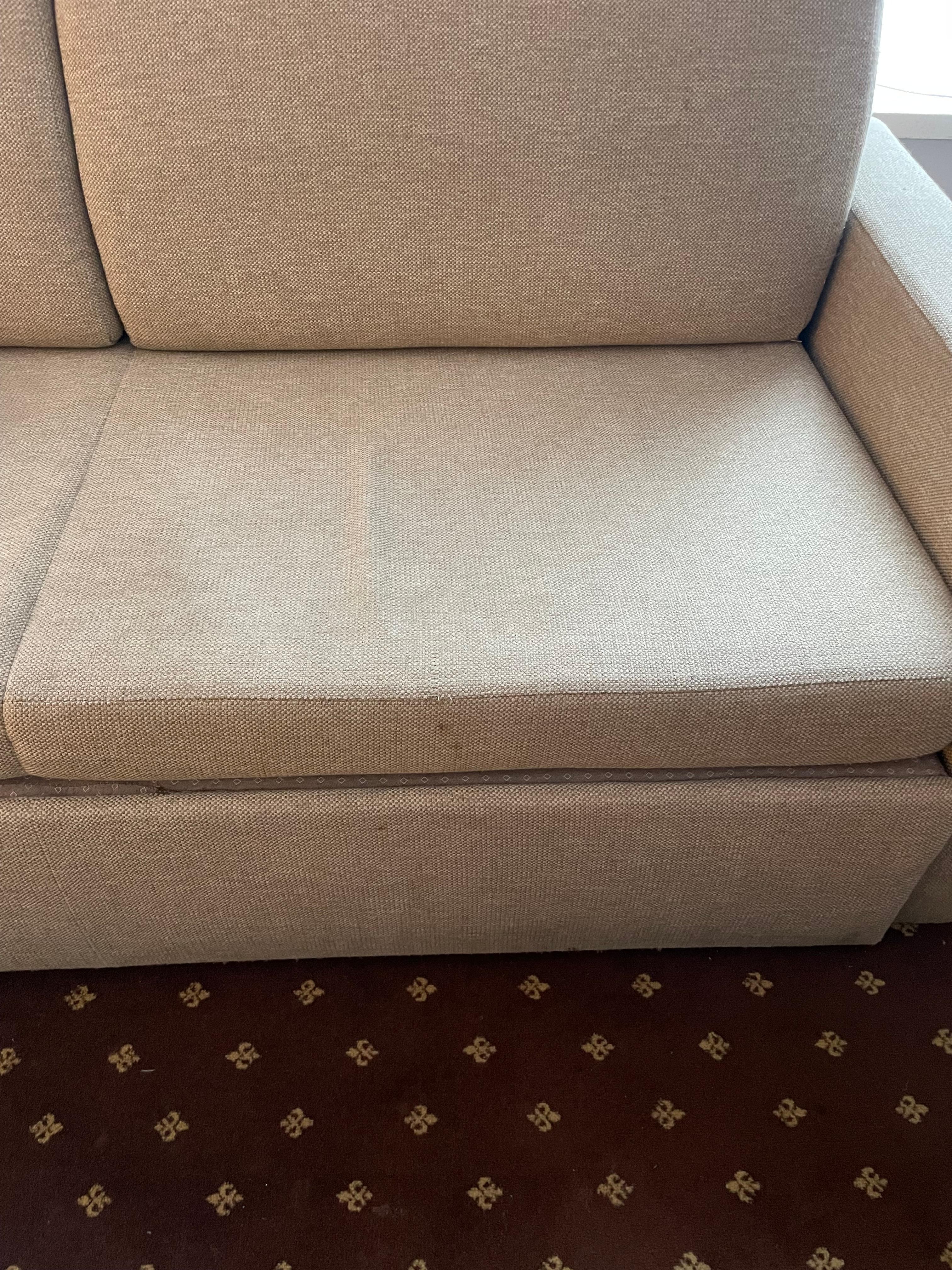 Couch schon etwas abgenutzt 