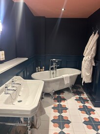 Free standing tub, & large hand-wash basin