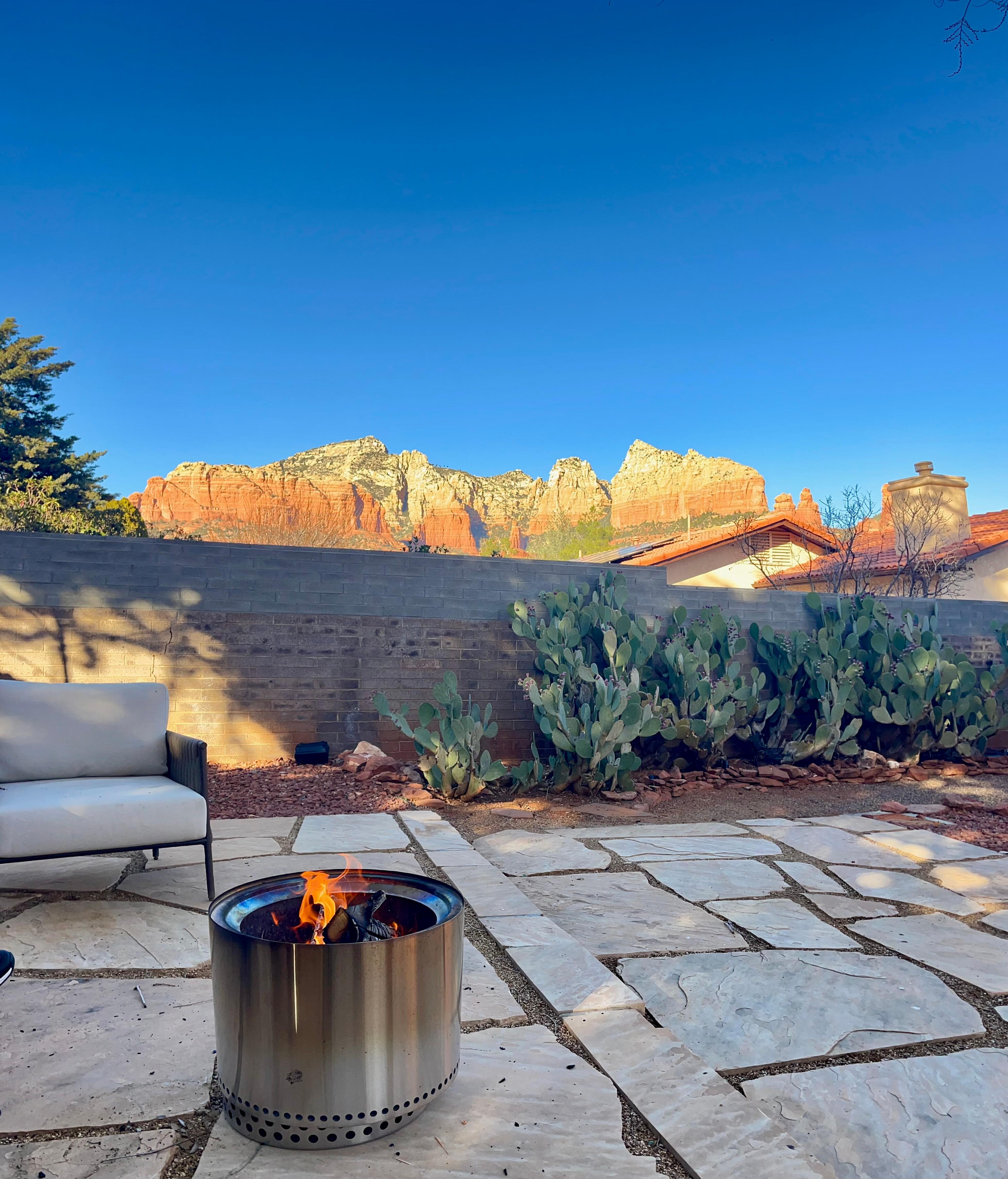 As the afternoon sun recedes, the fore-it kept everybody warm and comfortable during the ”magic hour”.