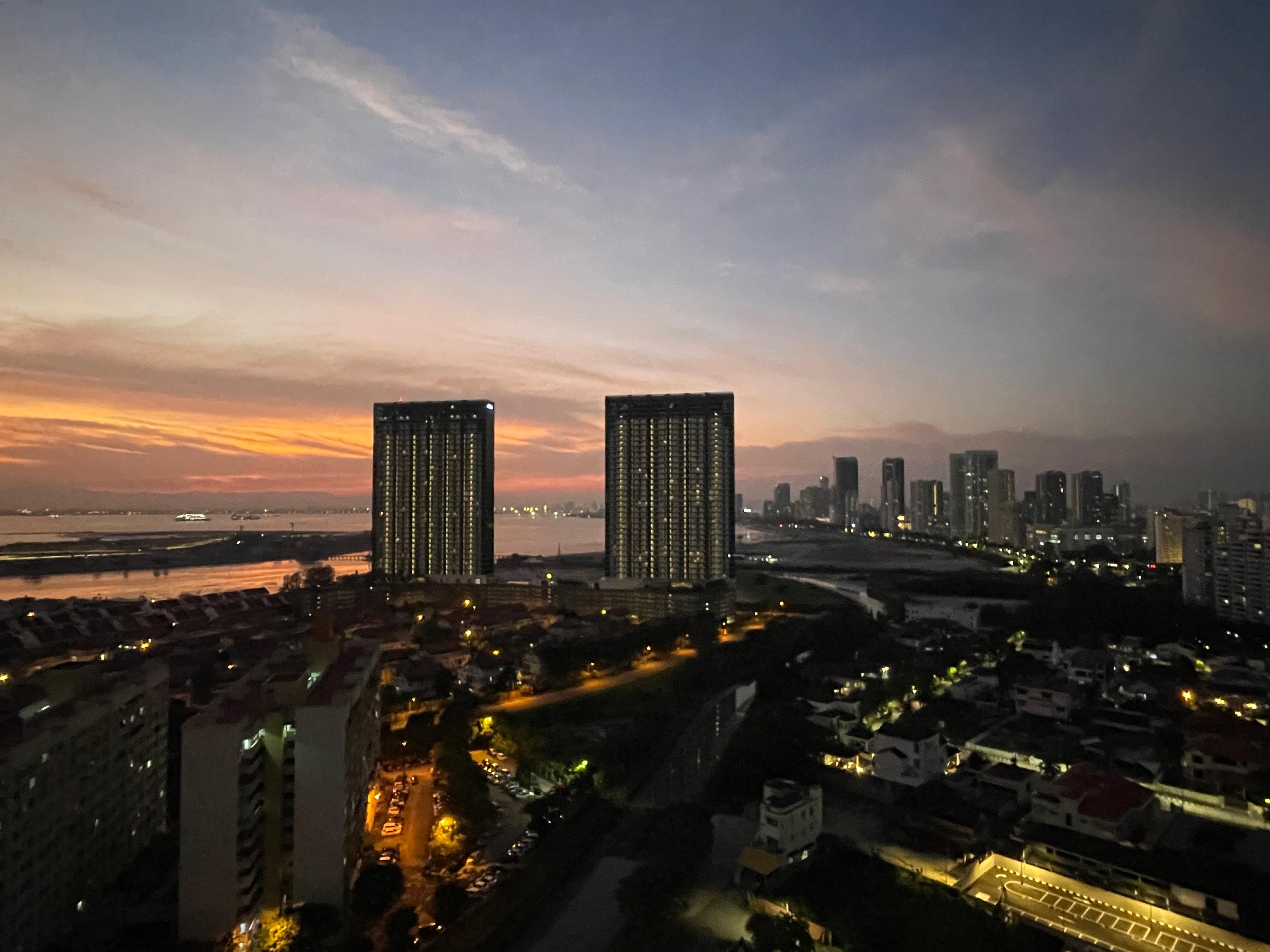 この写真は朝焼けです。天気が良く、滞在を通して快適に過ごせました。