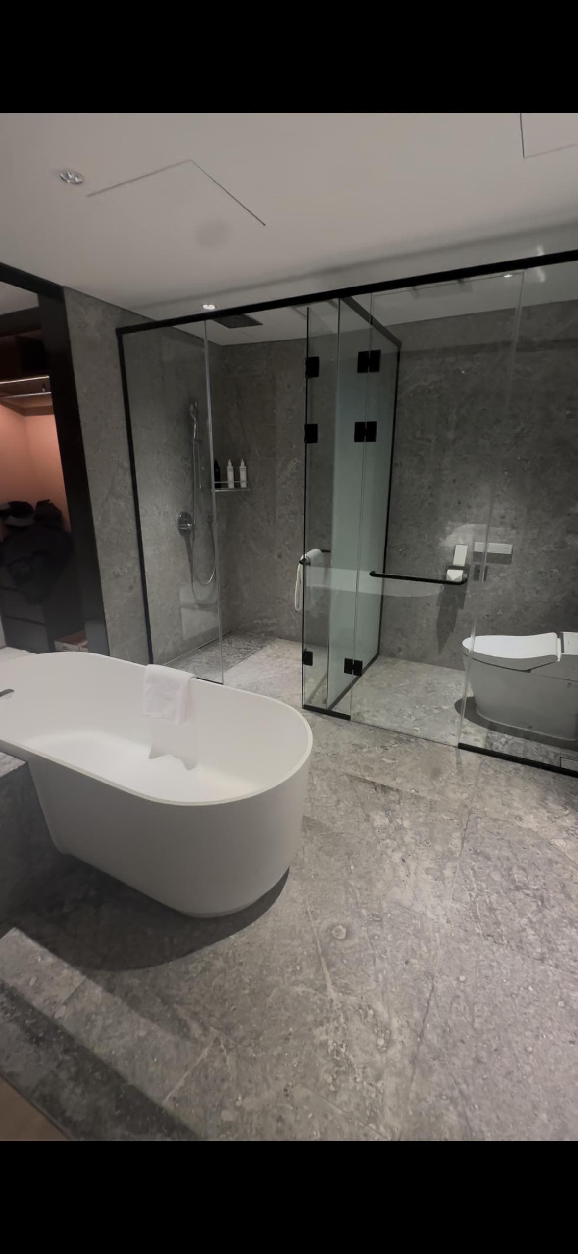 Bathroom was amazing and tub was spacious 