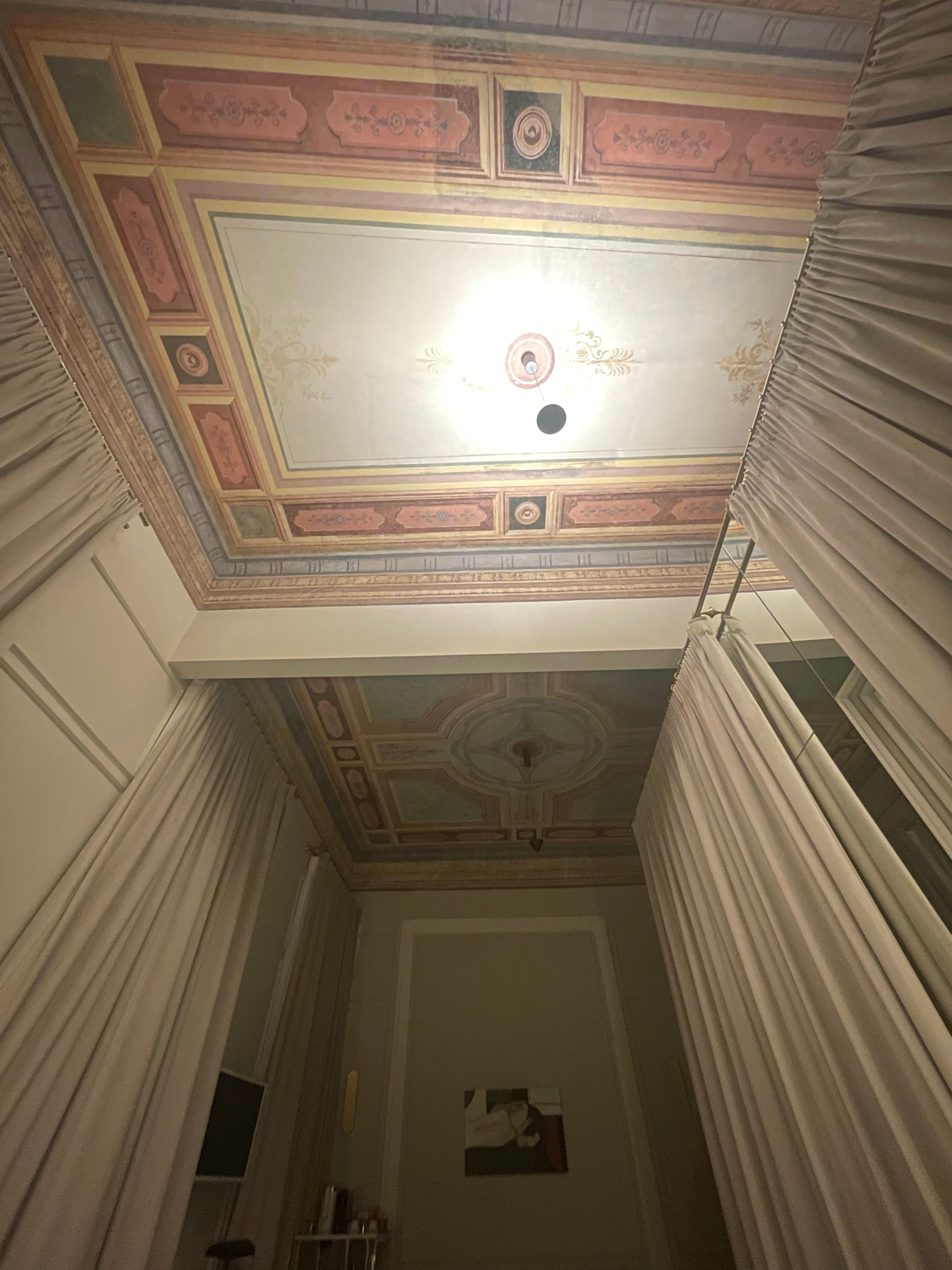 Bedroom ceiling with original frescos