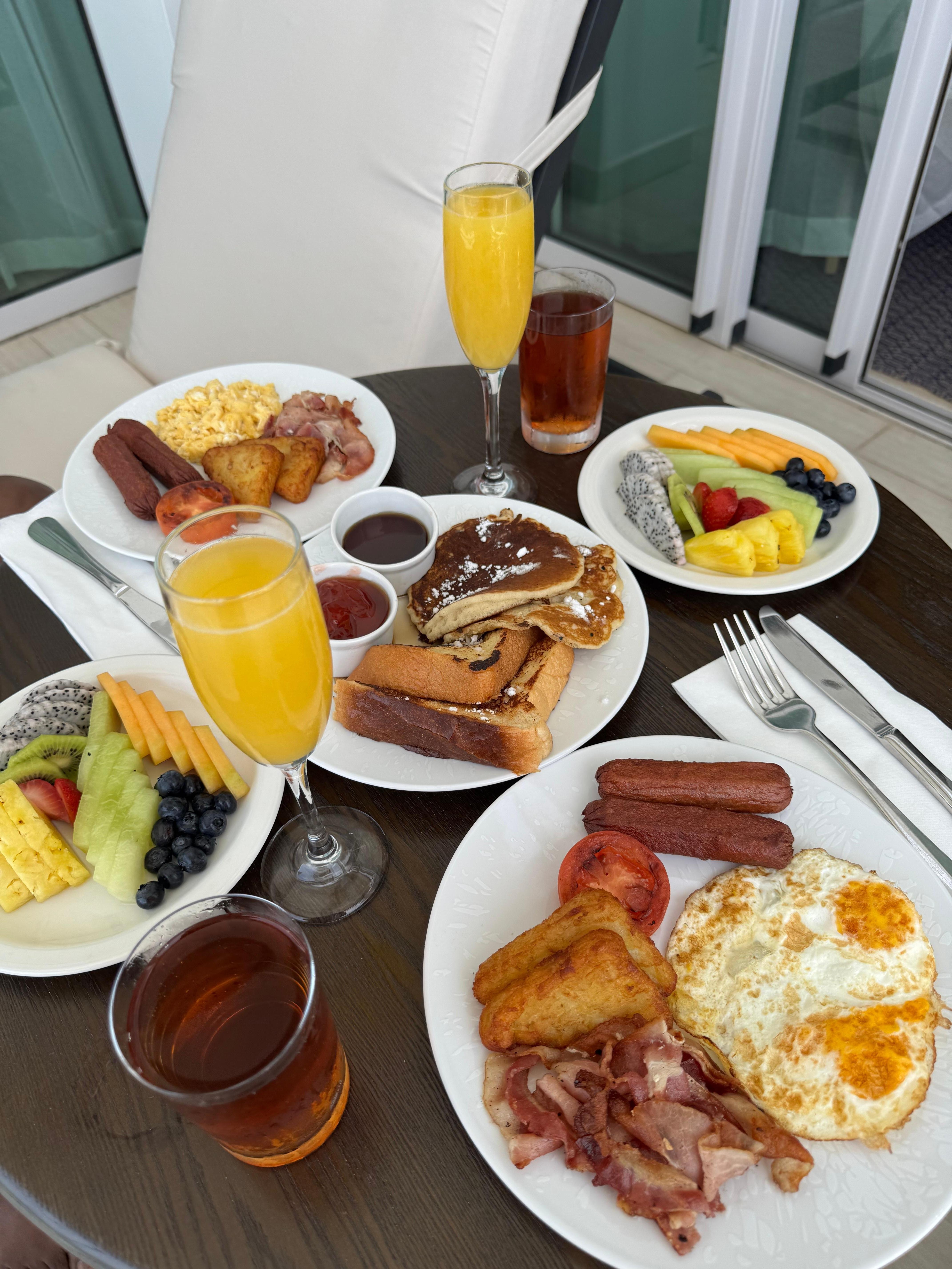 Breakfast on the balcony 