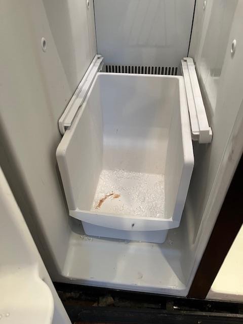 house wasn't cleaned well, refrigerator not cleaned