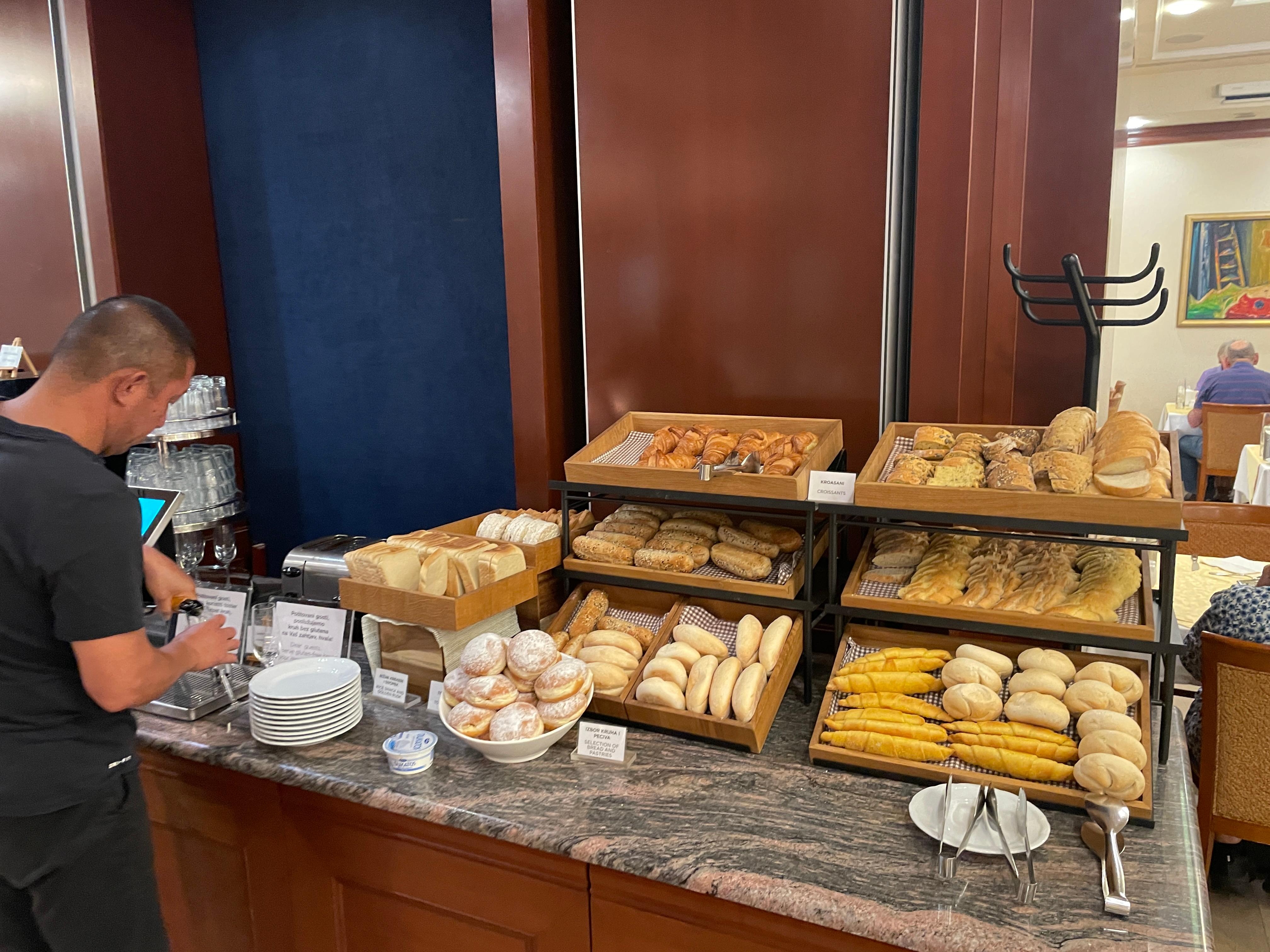 パンの種類も多い