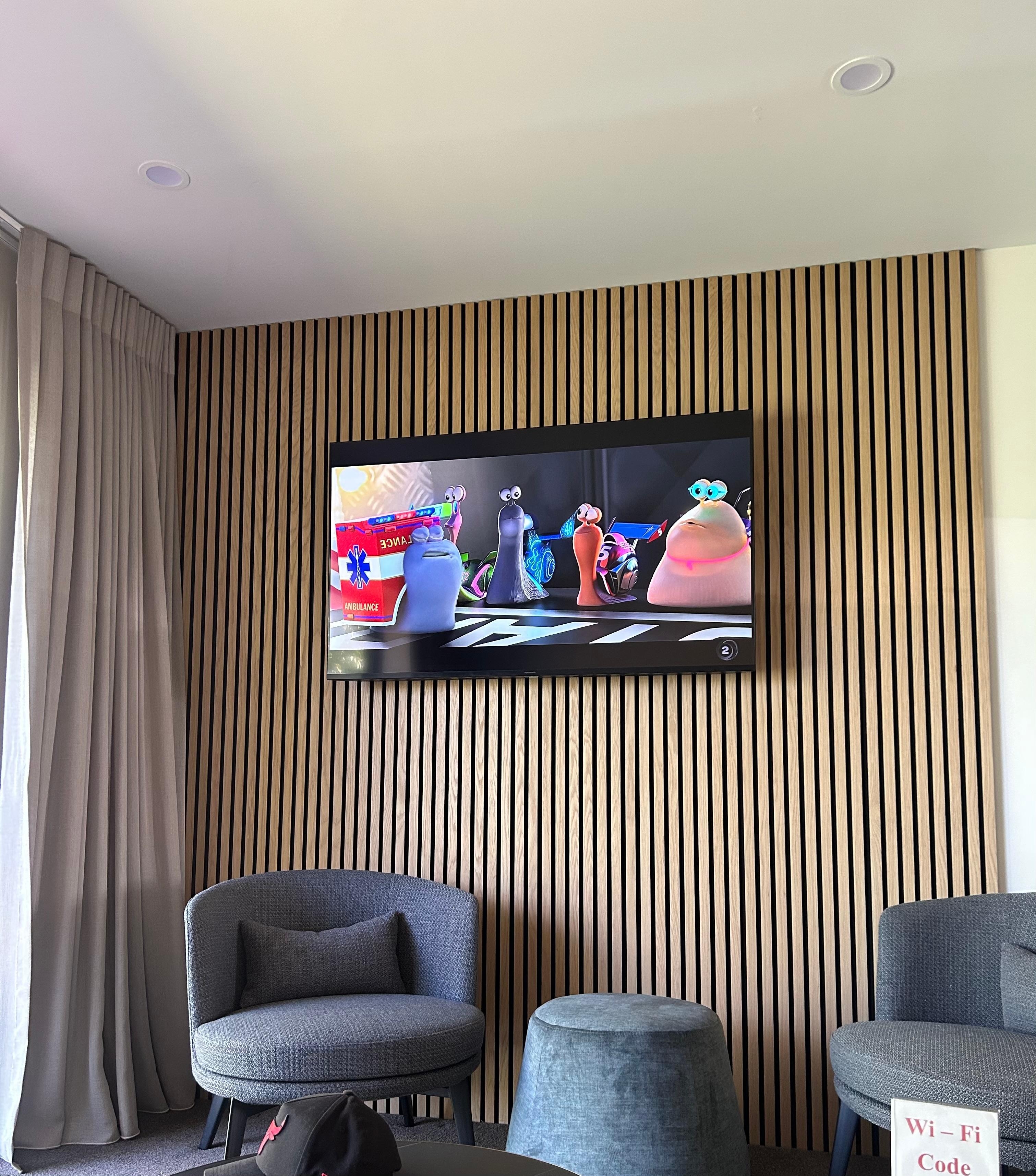 Large tv & lounge area