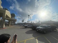 MC DONALDS EN FRENTE DEL HOTEL