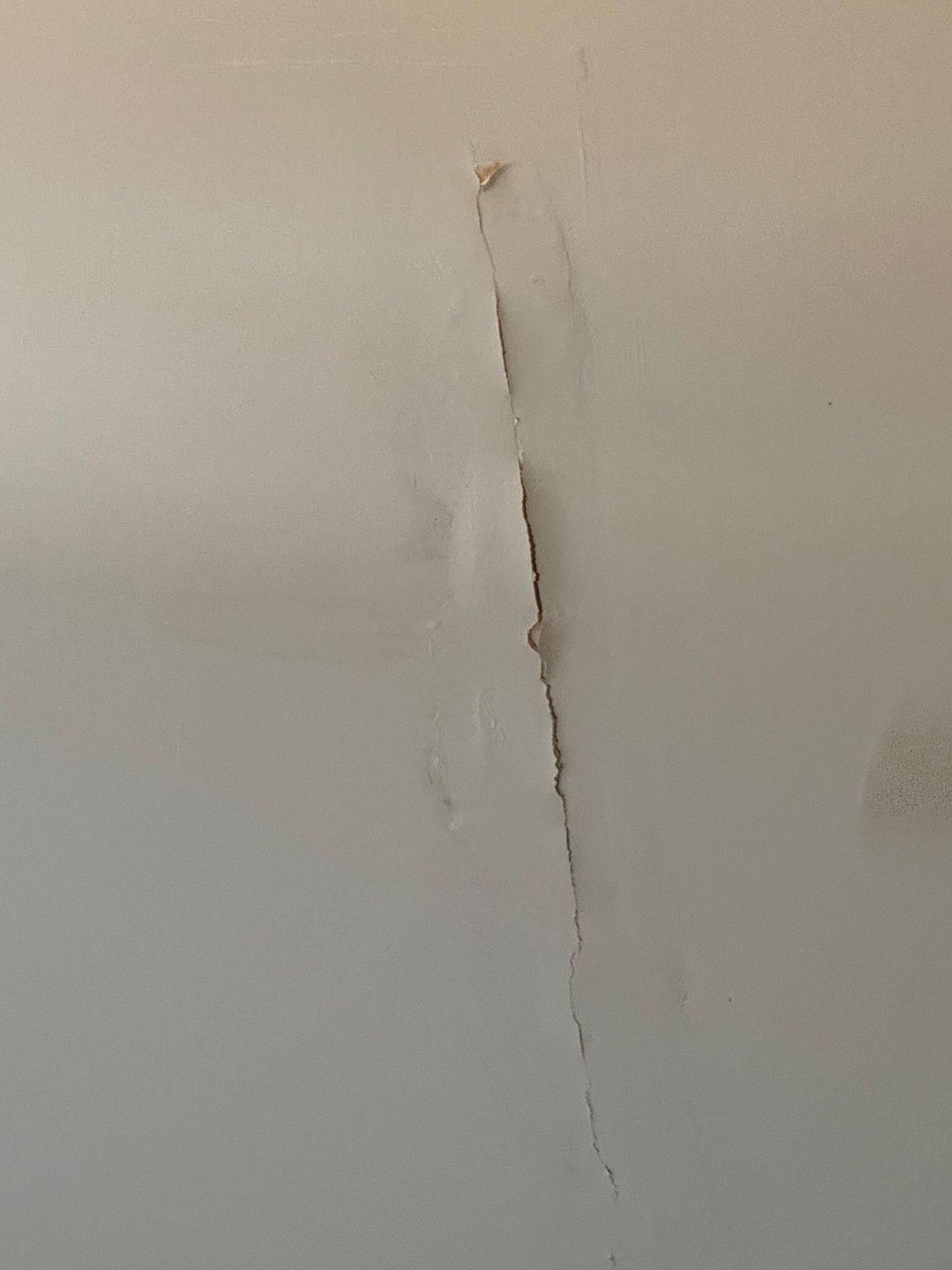 Crack on ceiling