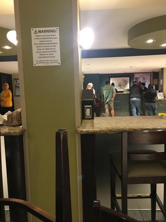 Entrance/Breakfast area