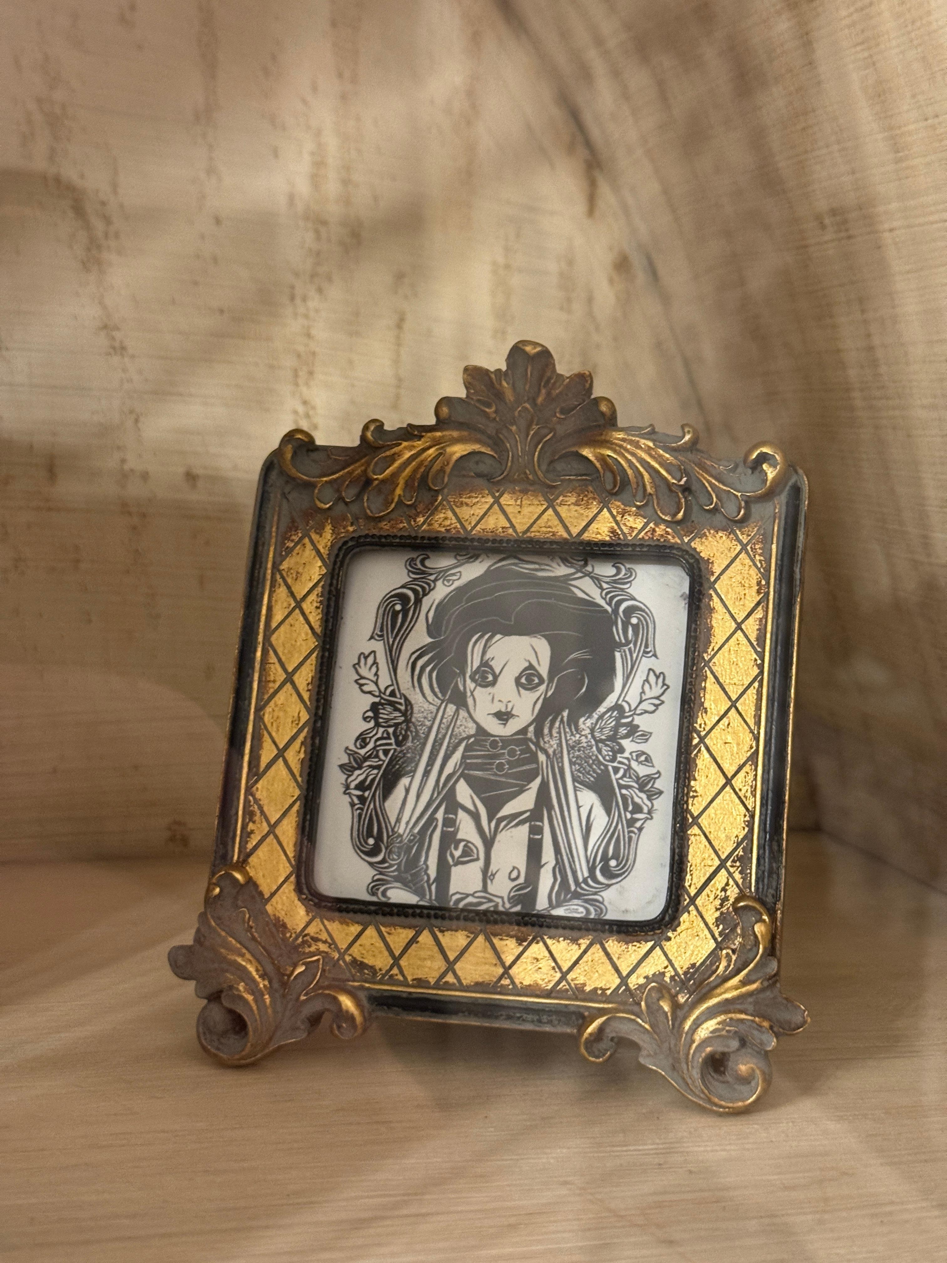 EDWARD SCISSORHANDS IN A FRAME