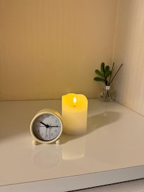 ダイソーで買った目覚まし時計とライト