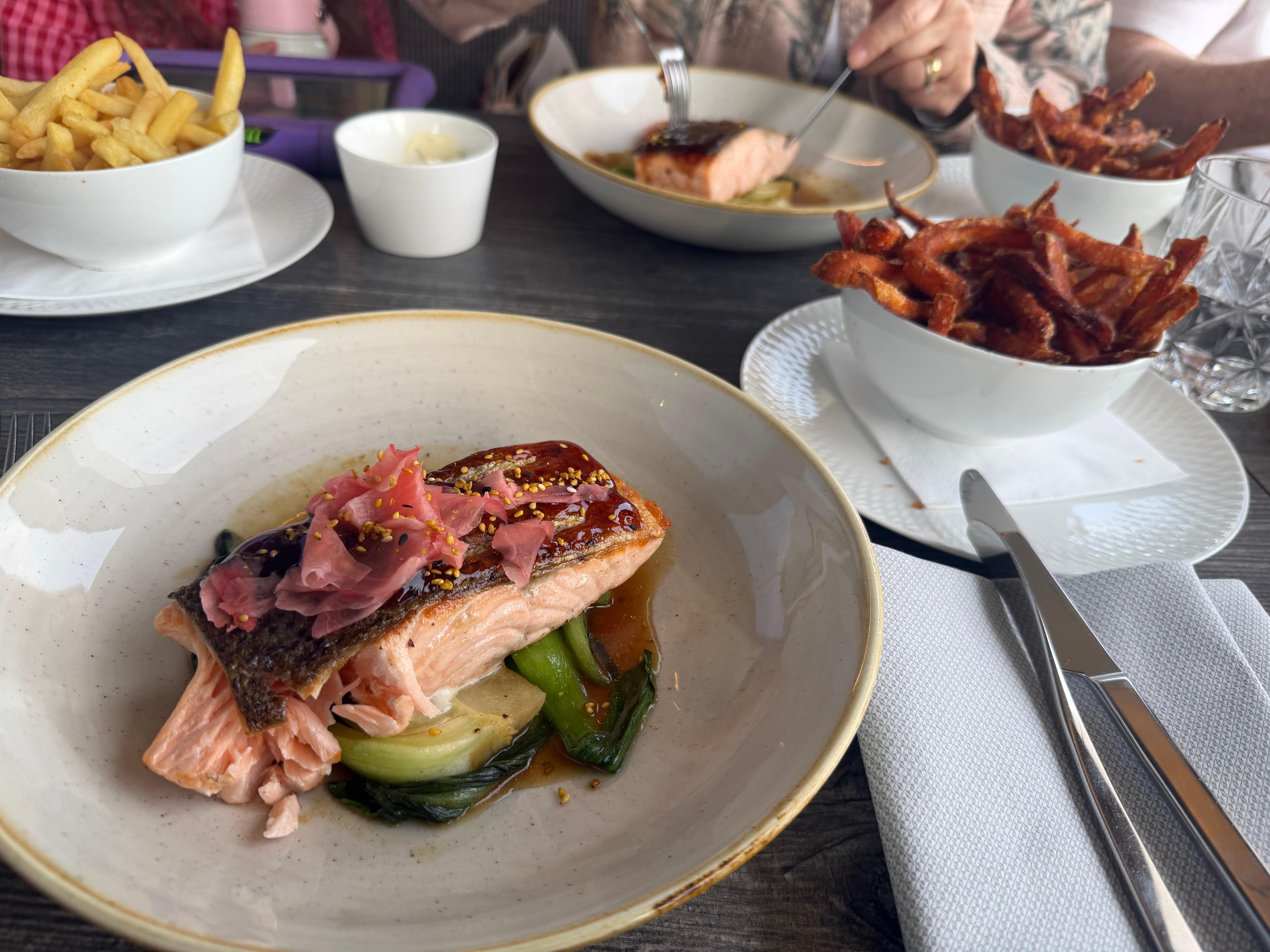 Tekadri salmon & sweet potatoe fries