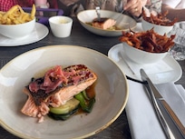 Tekadri salmon & sweet potatoe fries