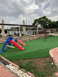 子連れにうれしいちょっとした遊具もあり。