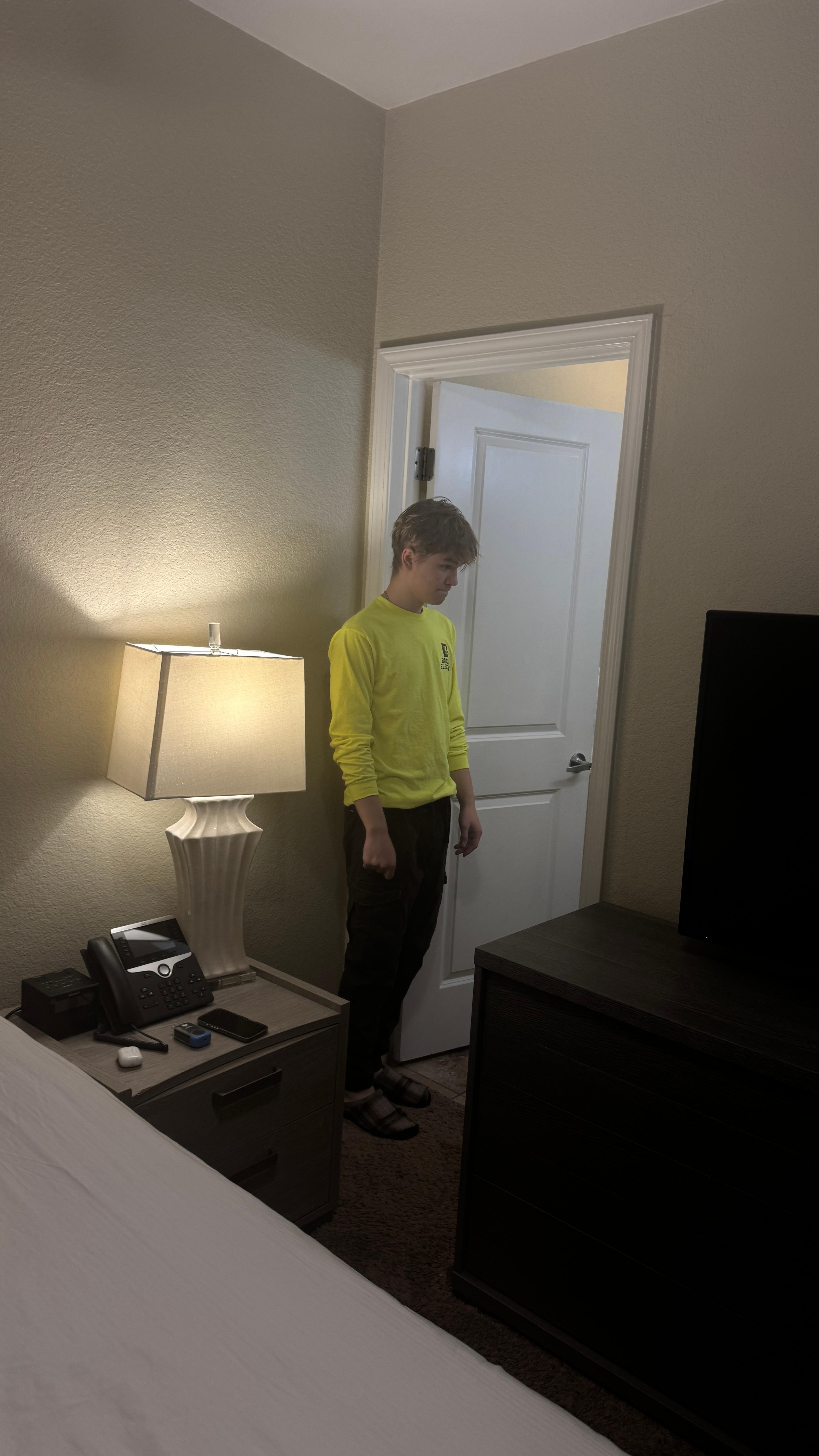 Walk in bath from bedroom. Nicely designed apartment for a stay. Toilet paper was laid out with care. 