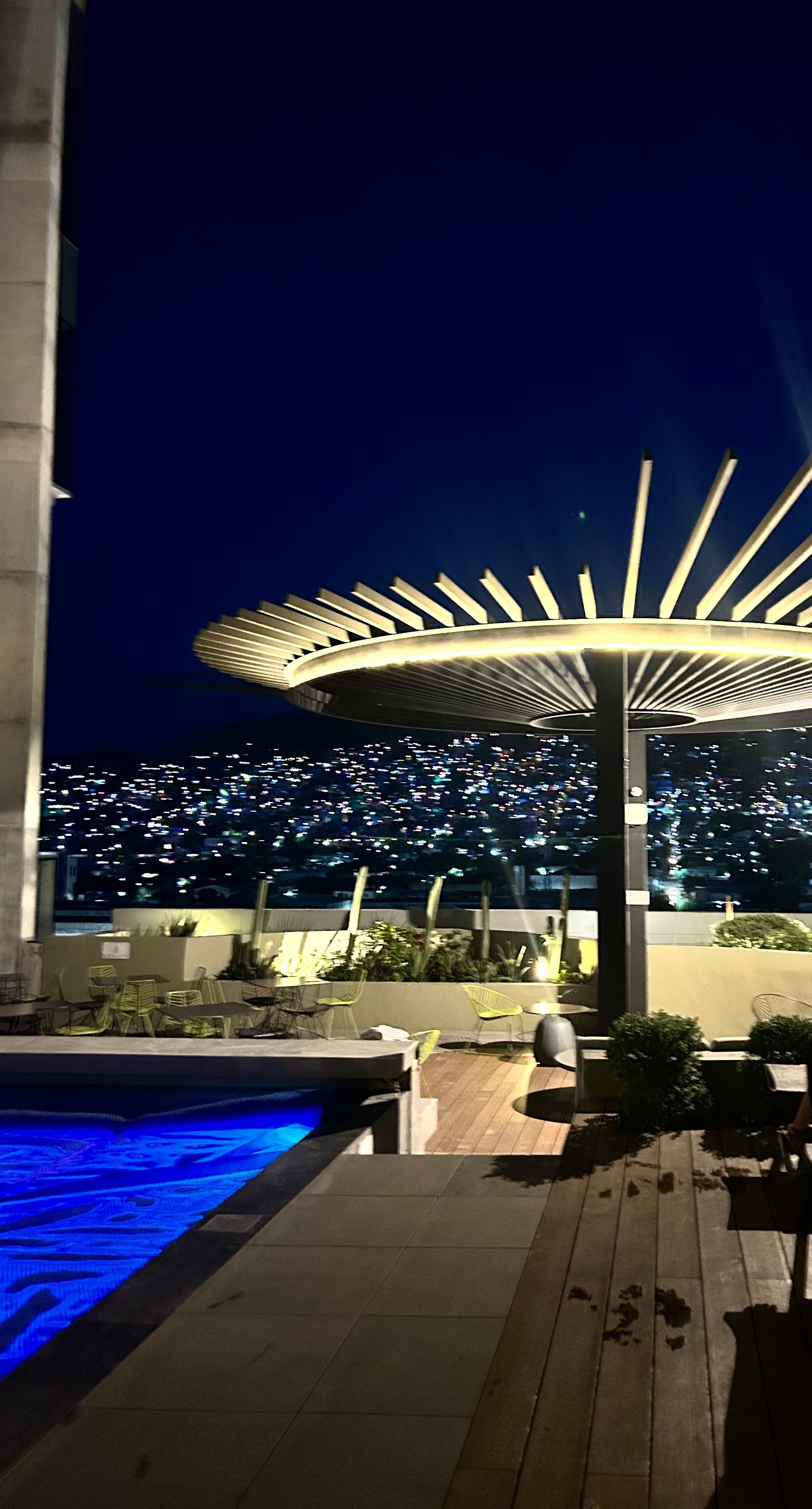 La piscina muy agradable 