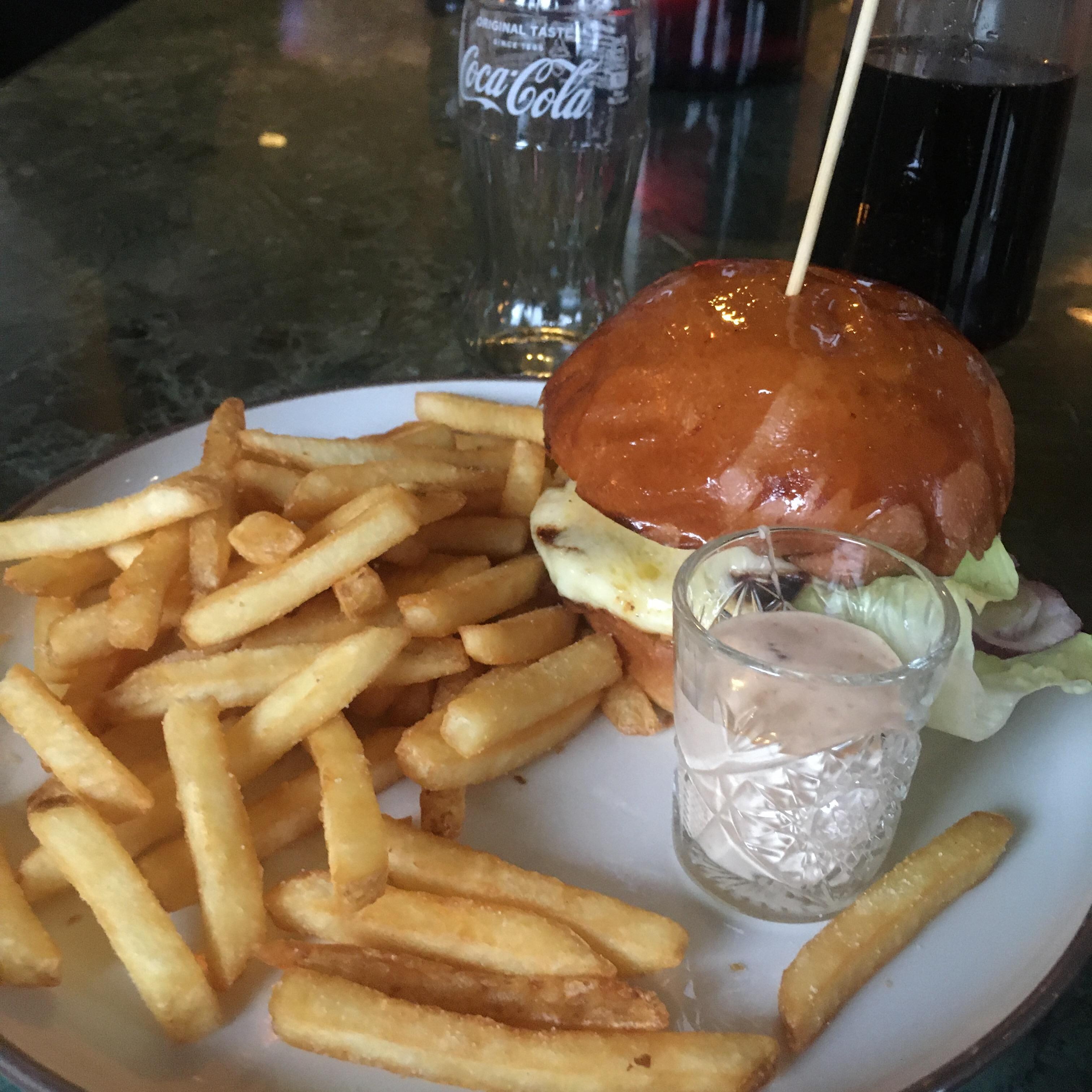 Tasty veggie/halloumi burger 