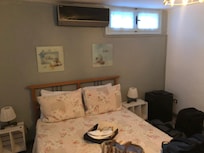 bodrum katı odadaki iki pencereden diğeri