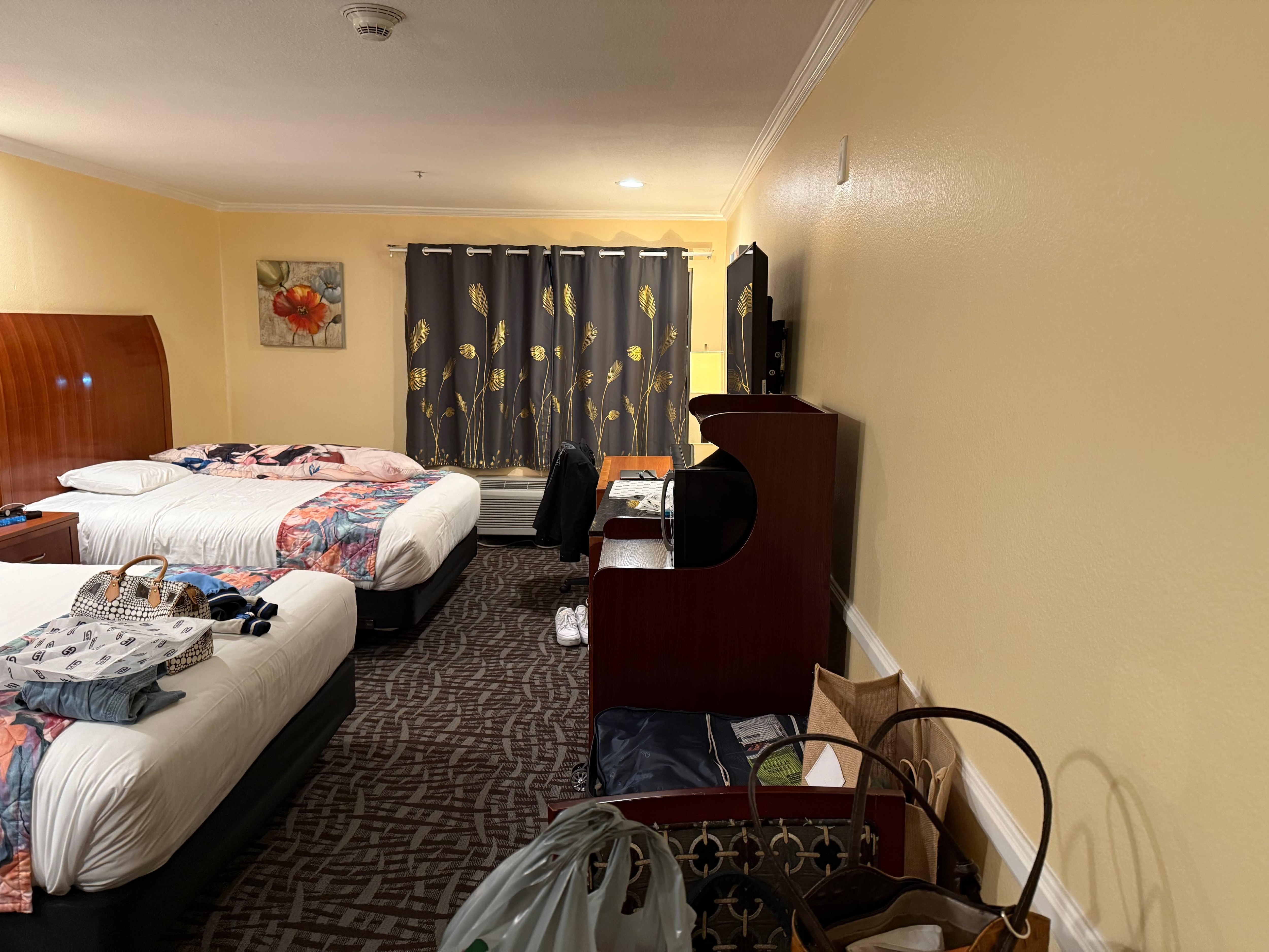 Good nightly rates for 2 queen beds.