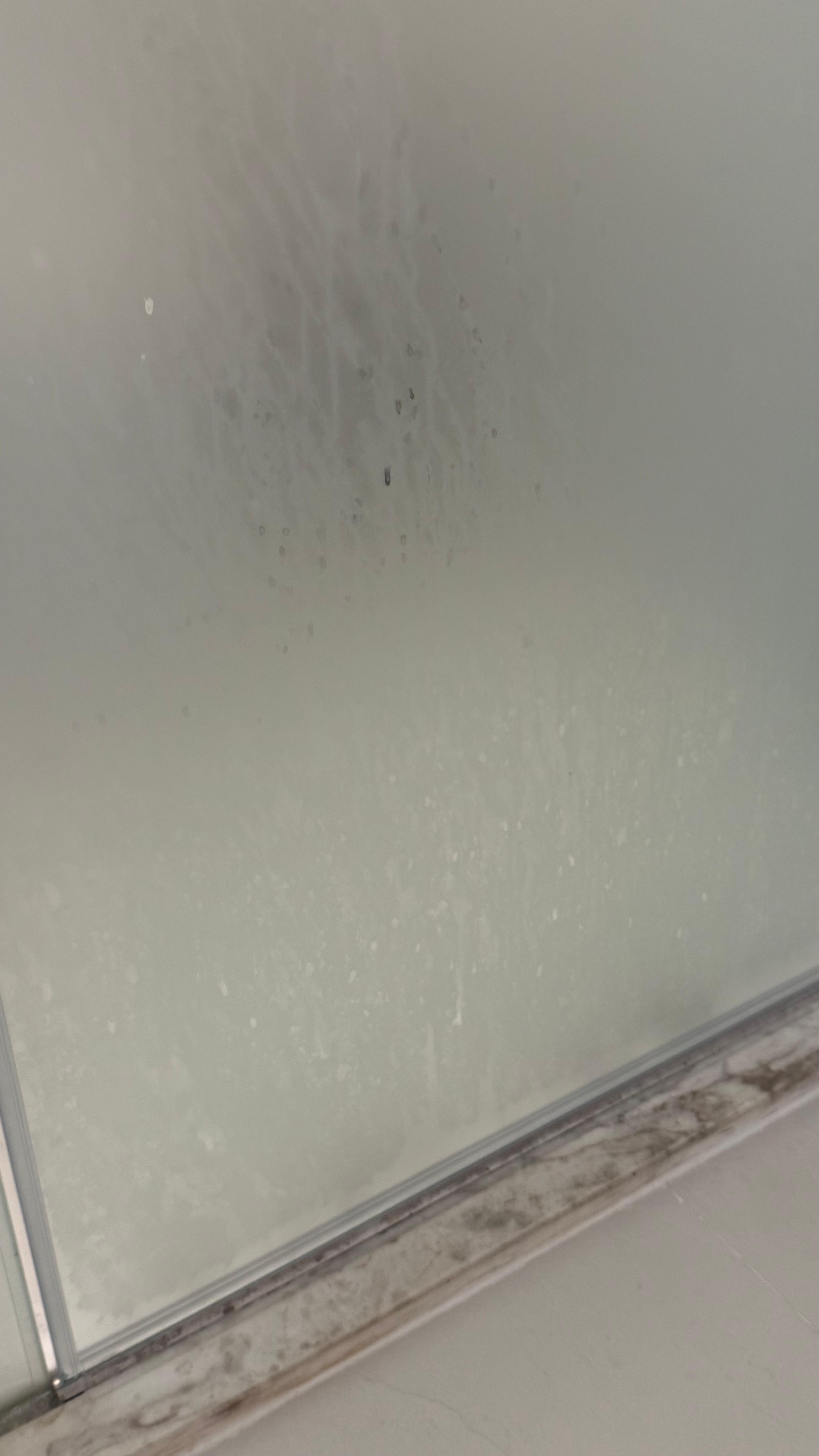 Extremely dirty toilet 