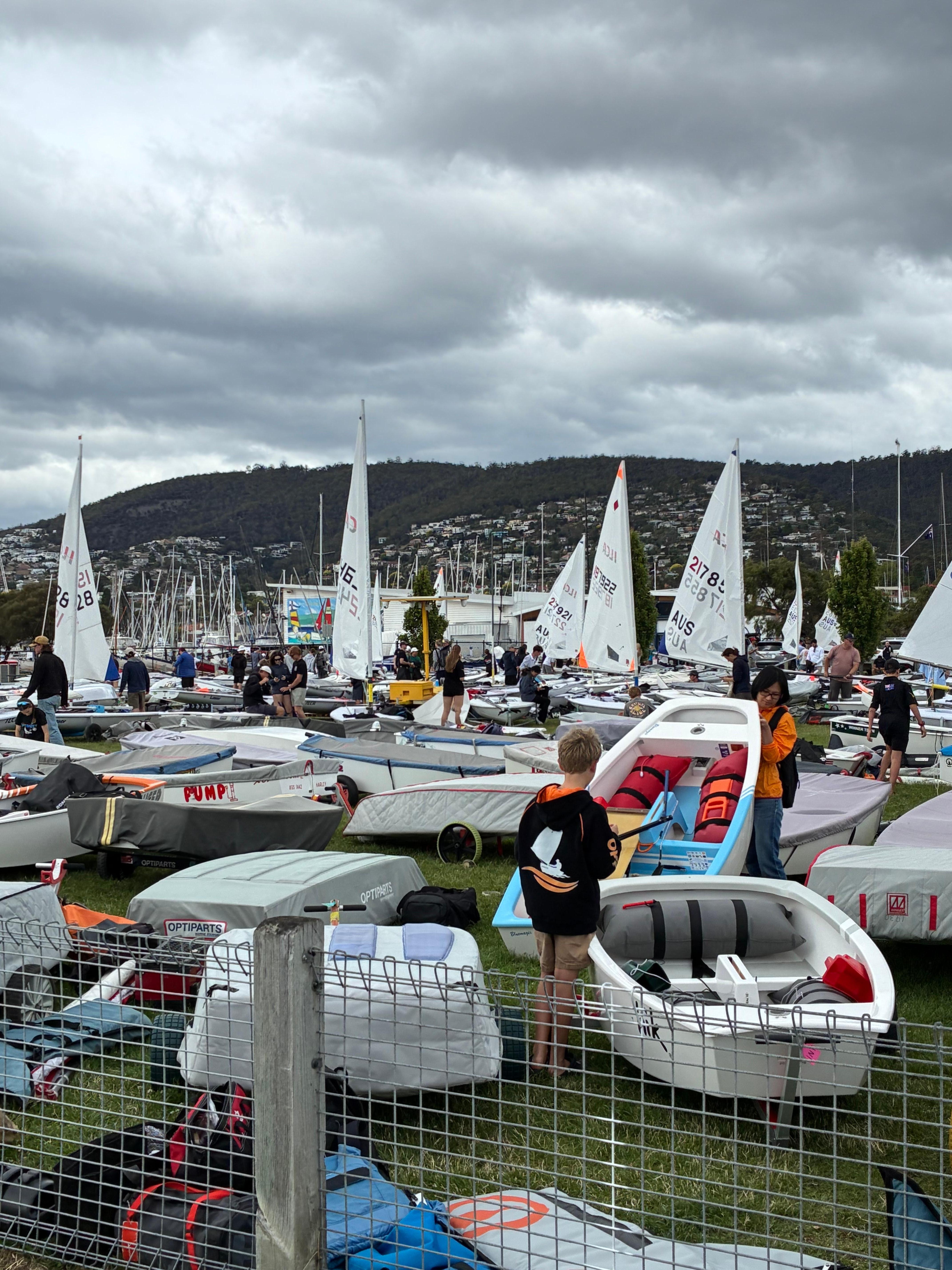 バッテリーポイントを楽しんで浜まで下るとヨツトハーバー。