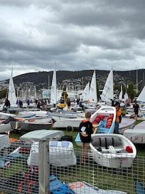 バッテリーポイントを楽しんで浜まで下るとヨツトハーバー。