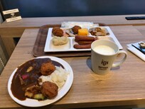 カレーは専用の楕円お皿がある事に後で気付きました・・・
とっても美味しいお料理が食べ放題!