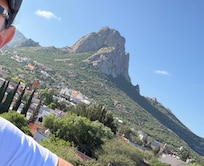 Esta es la vista desde la terraza y una habitación.