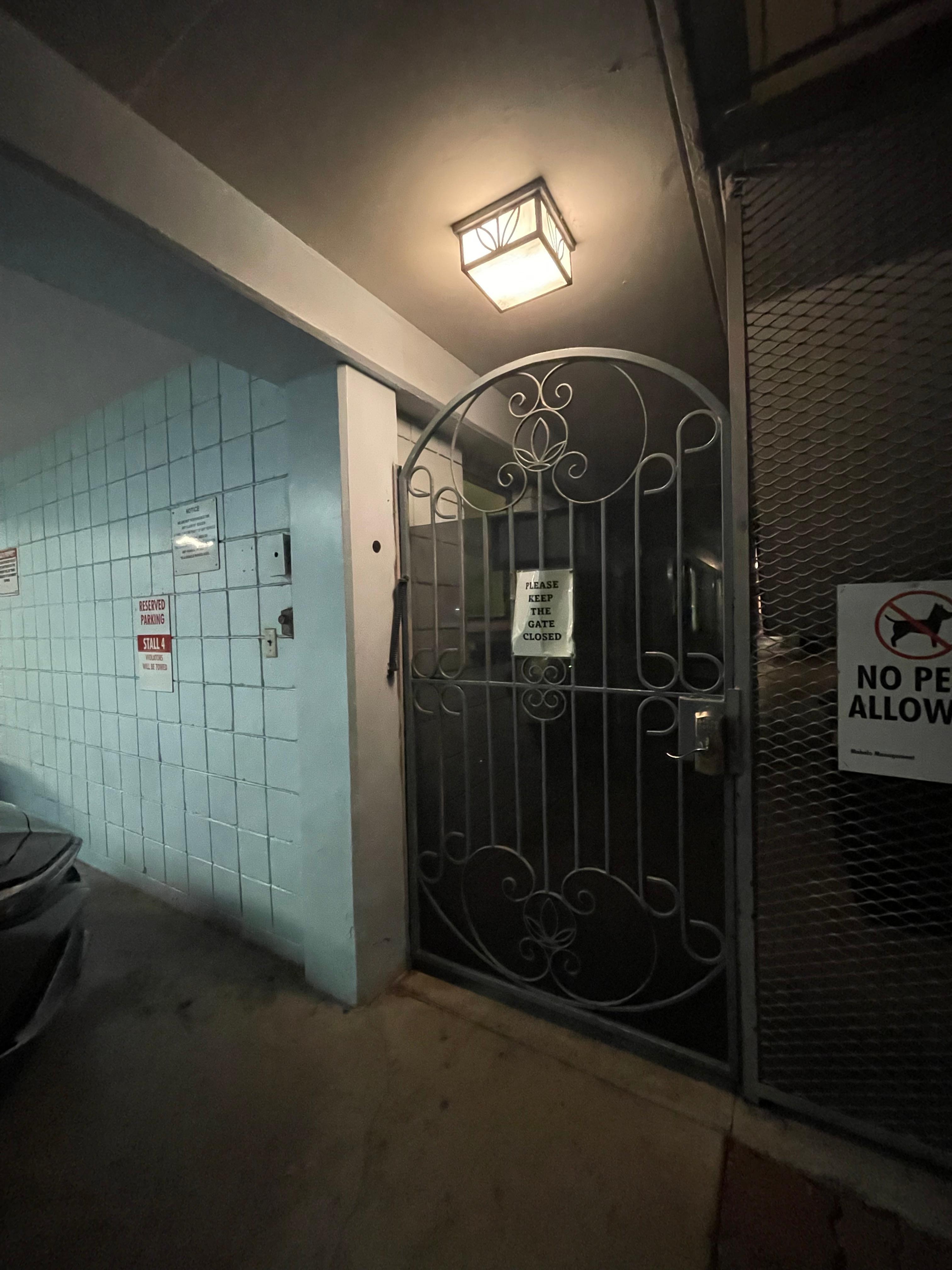 バックゲート暗証番号あり、部屋も近く良かった。