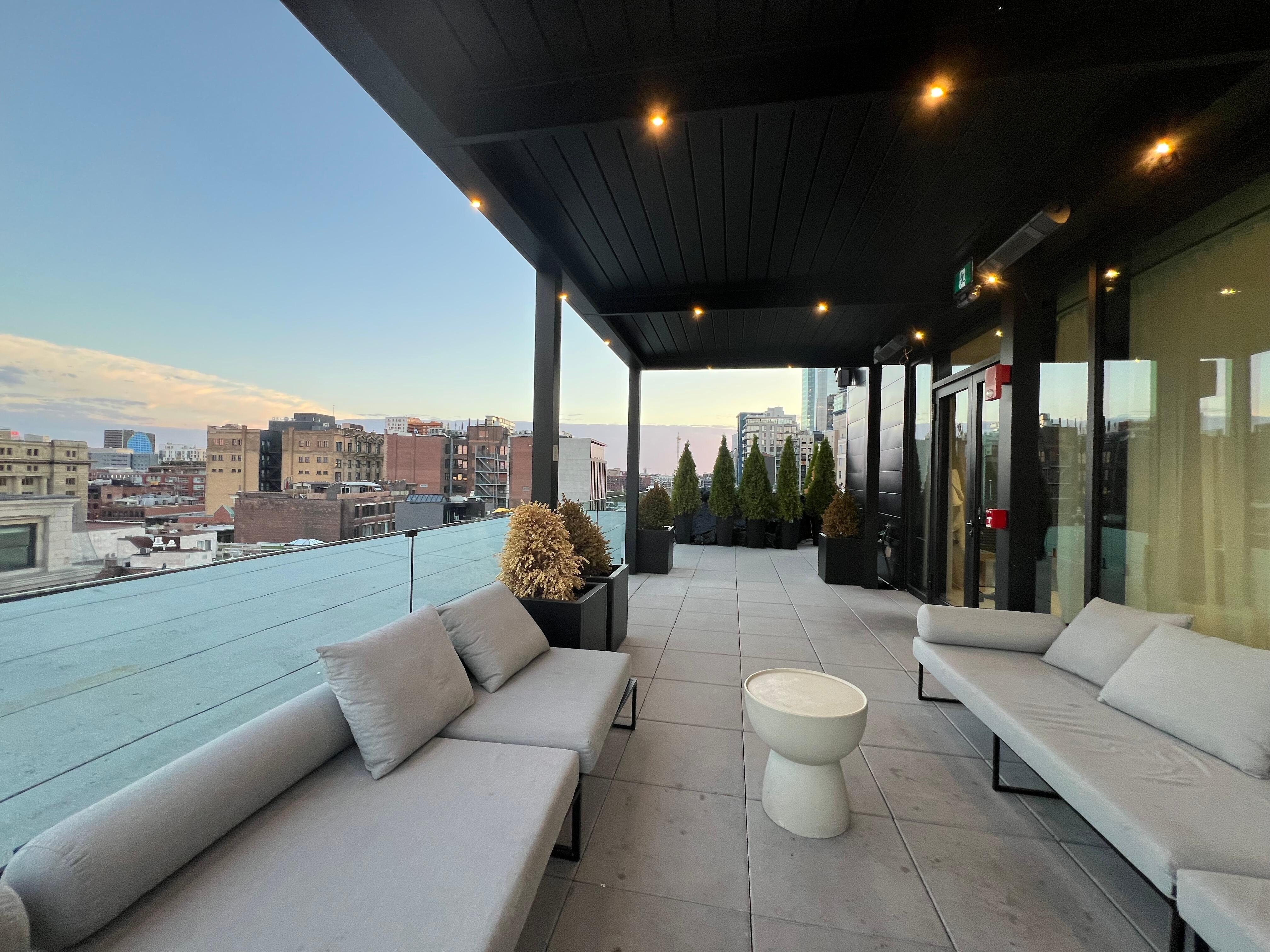 upper level common lounge area