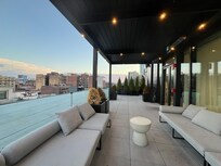 upper level common lounge area