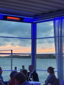 Solnedgången i restaurangen