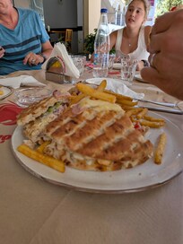 The Triple Decker at ĪŗĻκκινη ĻιĻεĻιά Grill