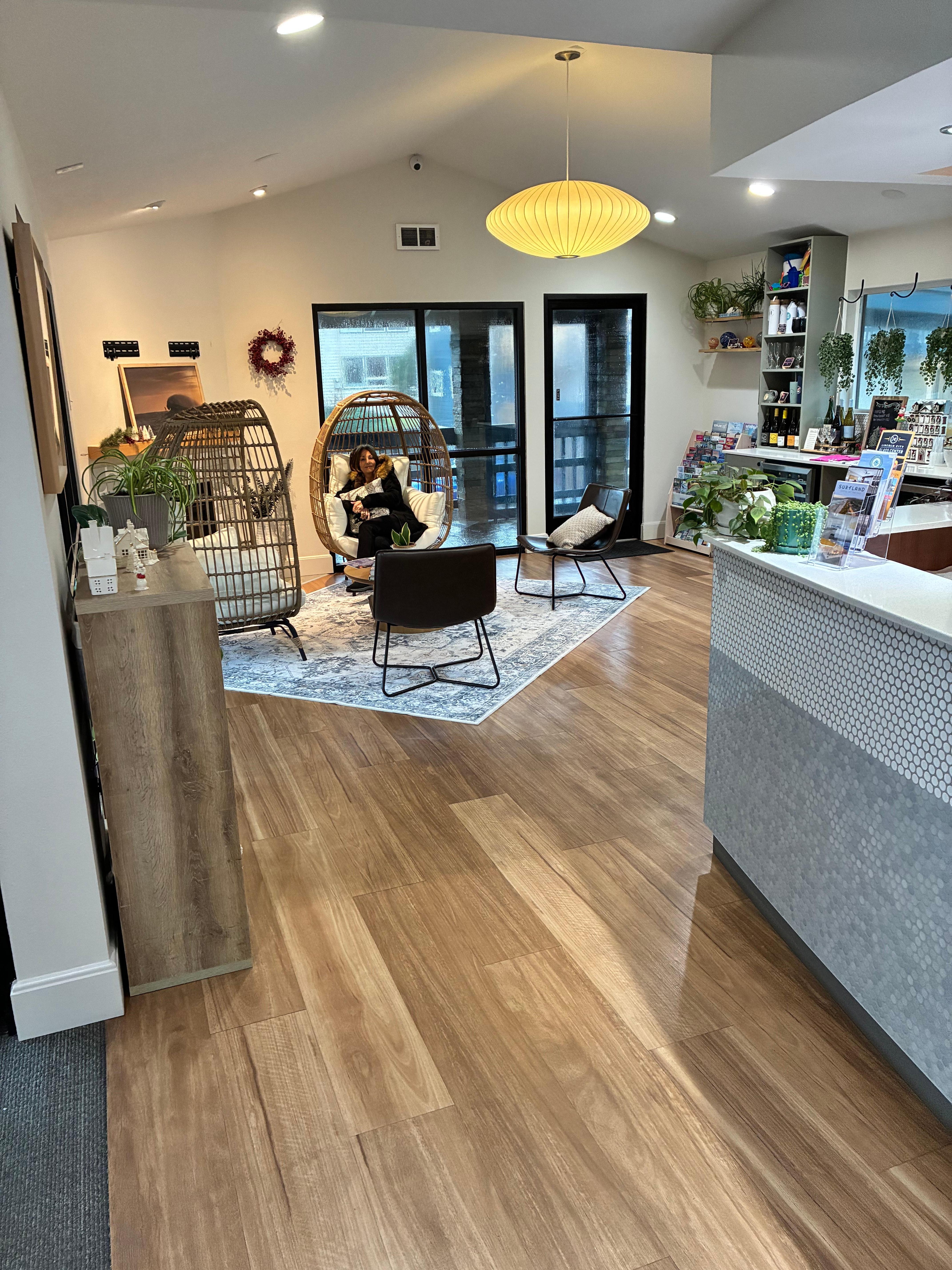 Fresh clean lobby with great staff ready to assist. 