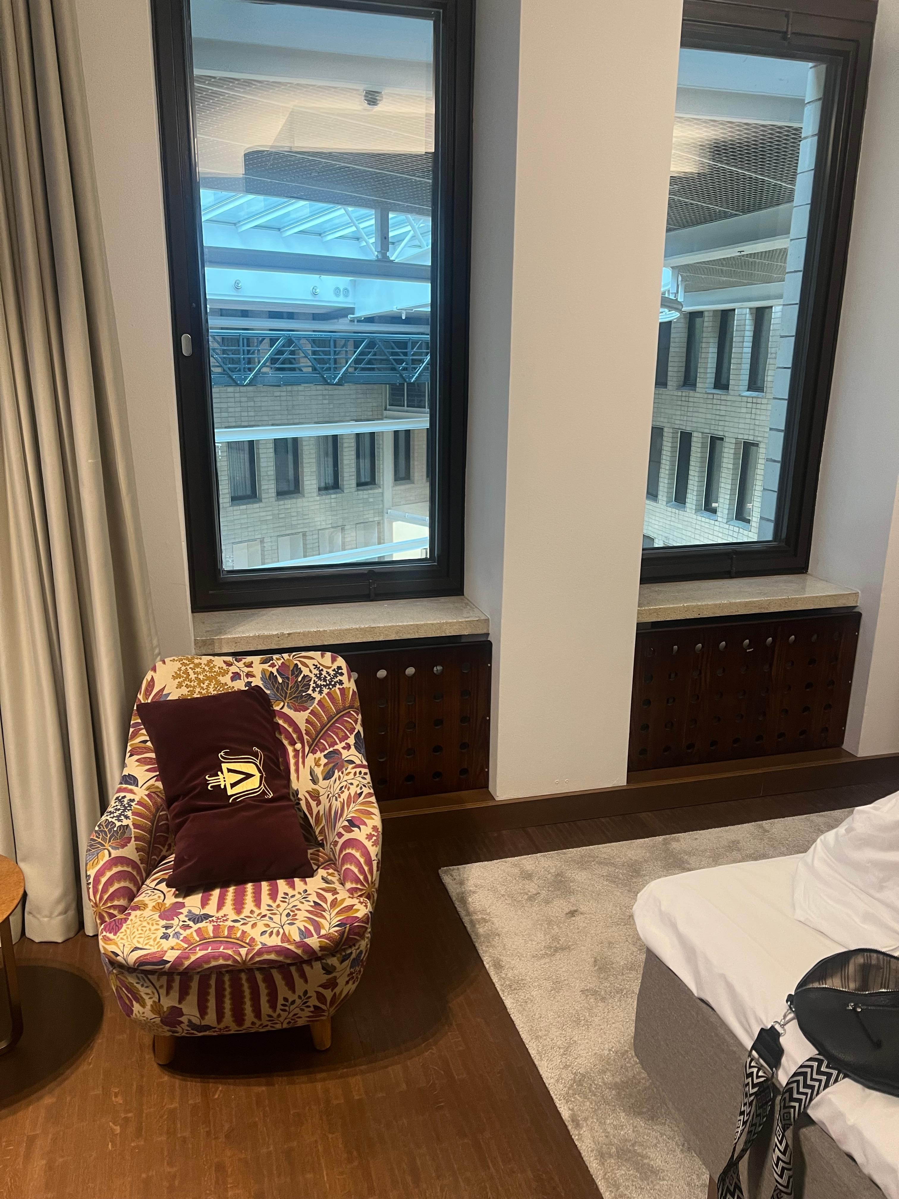 Zimmer in der 6 Etage mit Blick ins Einkaufszentrum 