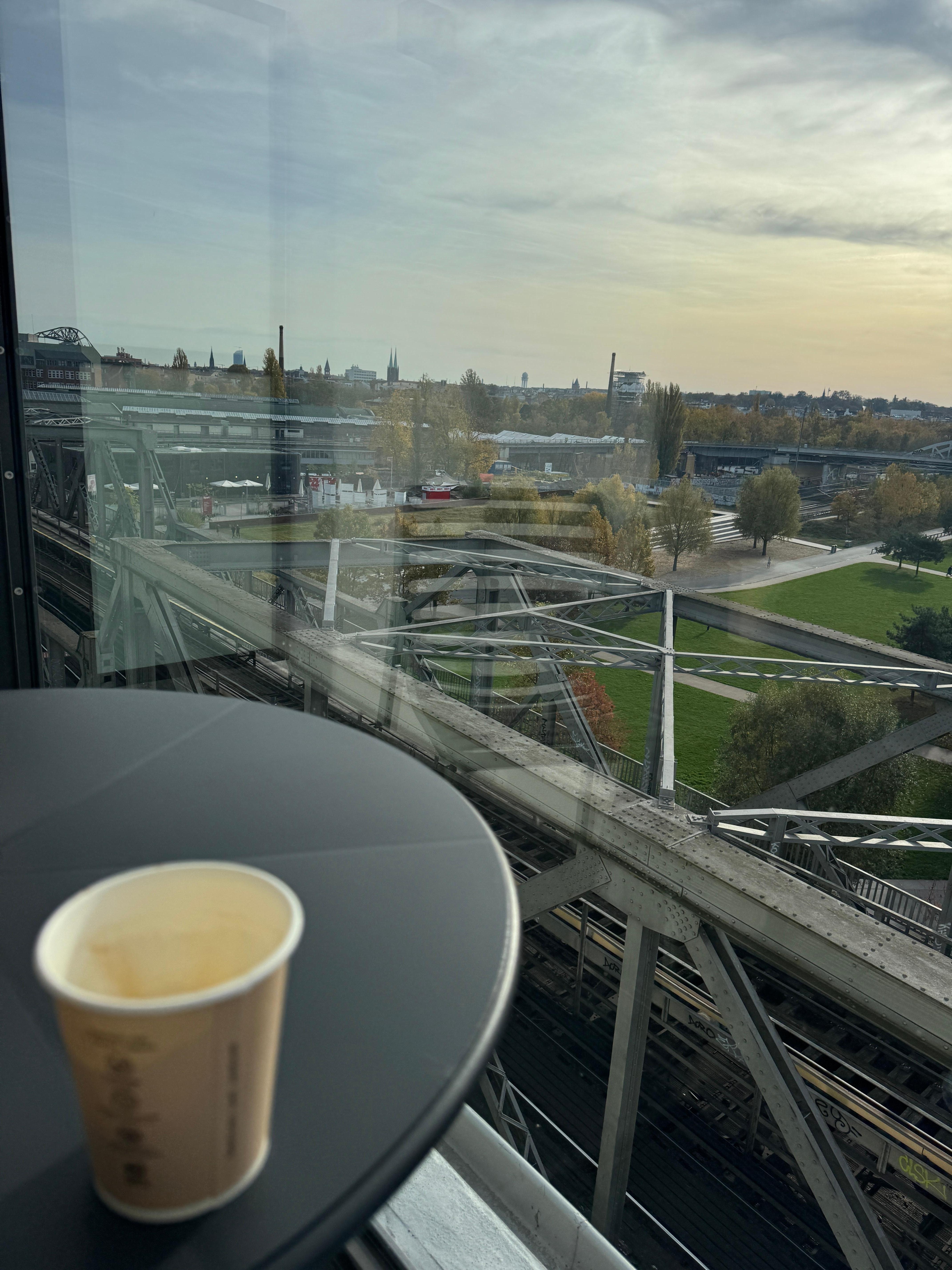 Ausblick ins Grüne :) die Bahn hat mich nicht gestört !