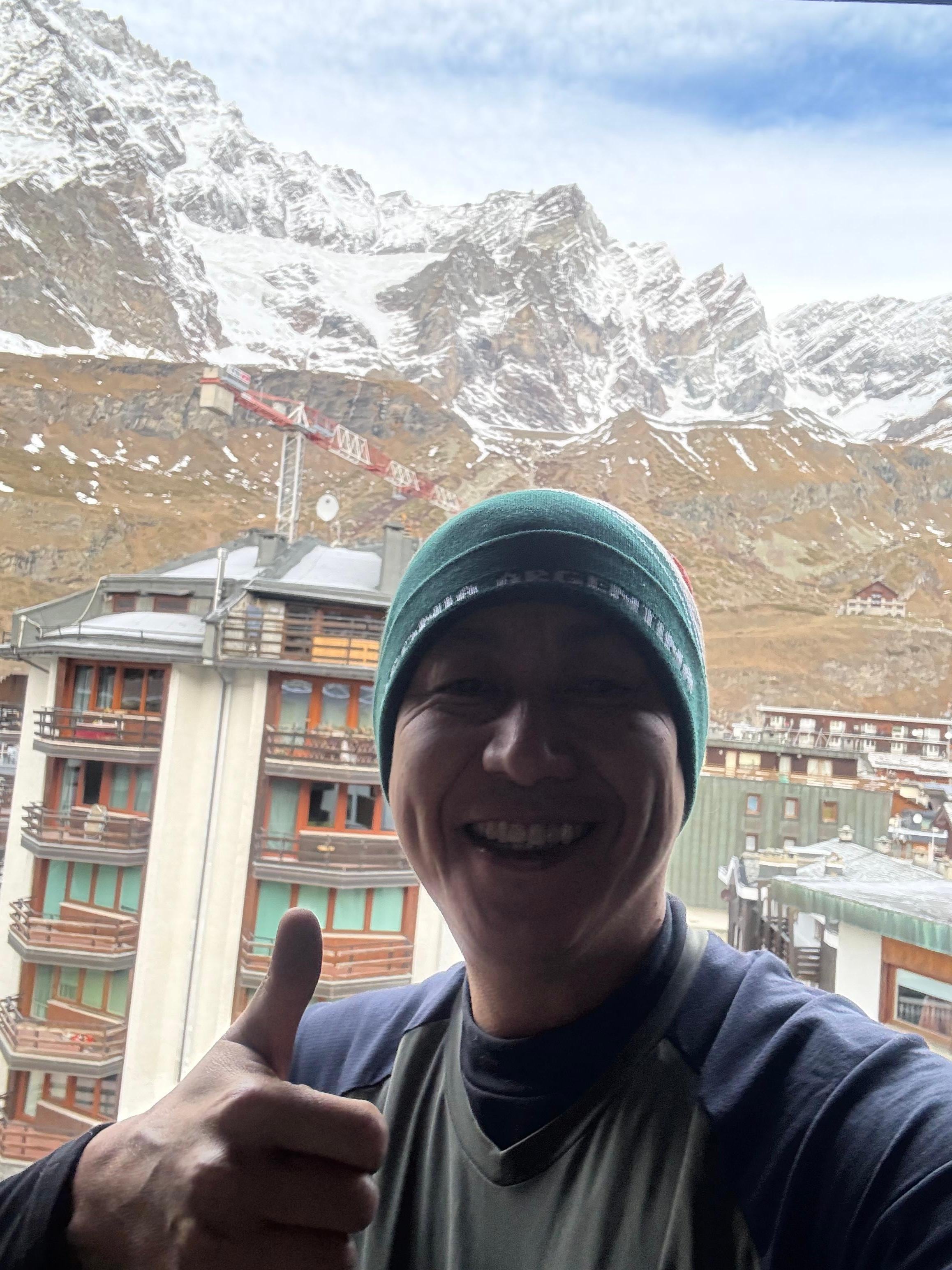 Sacada do hotel com vista para Matterhorn