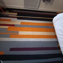 Moquette sale et odorante