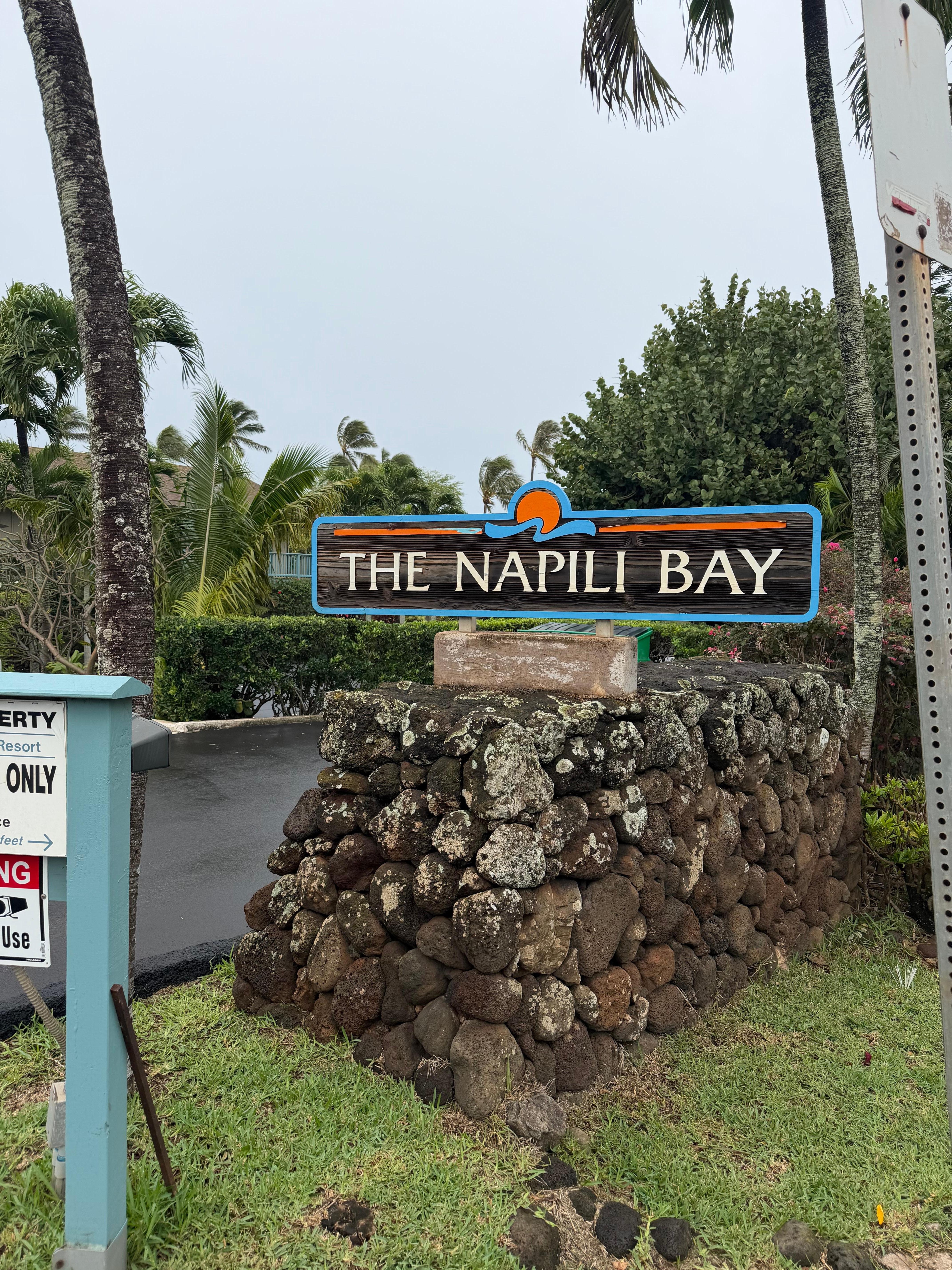 Turn left into parking lot — address 33 Hui. 