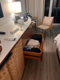 Drawers wouldn’t stay in, very annoying