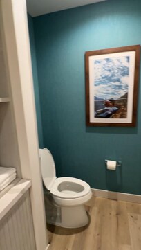 Room throne