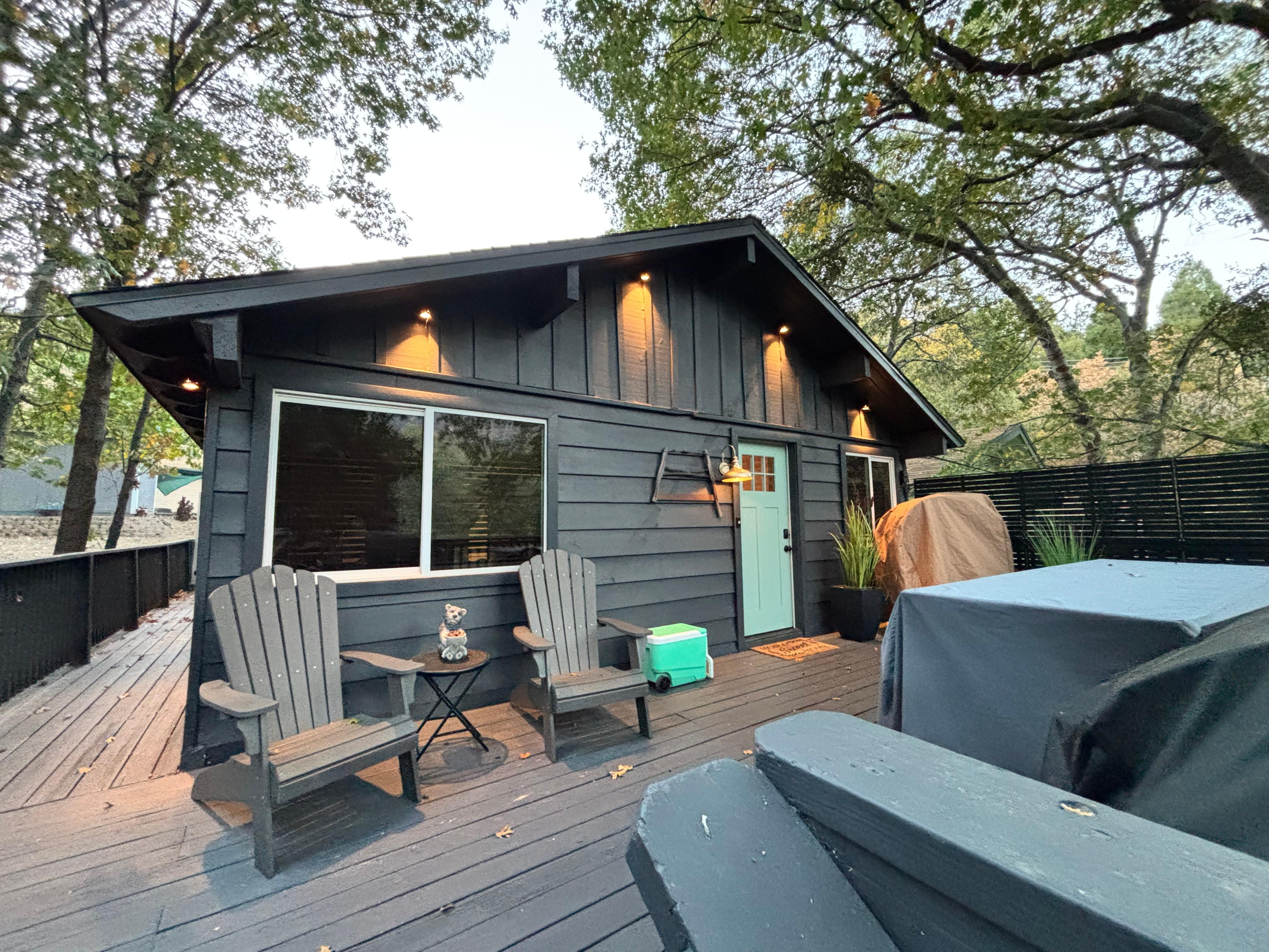 Cozy treehouse cabin 