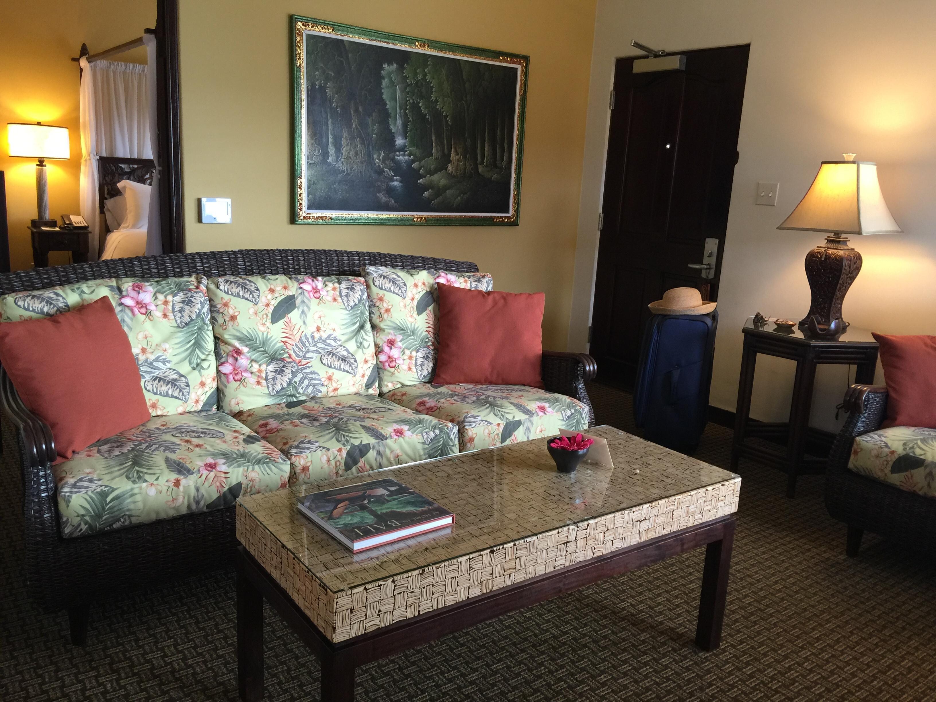 Watch the ocean from the desk