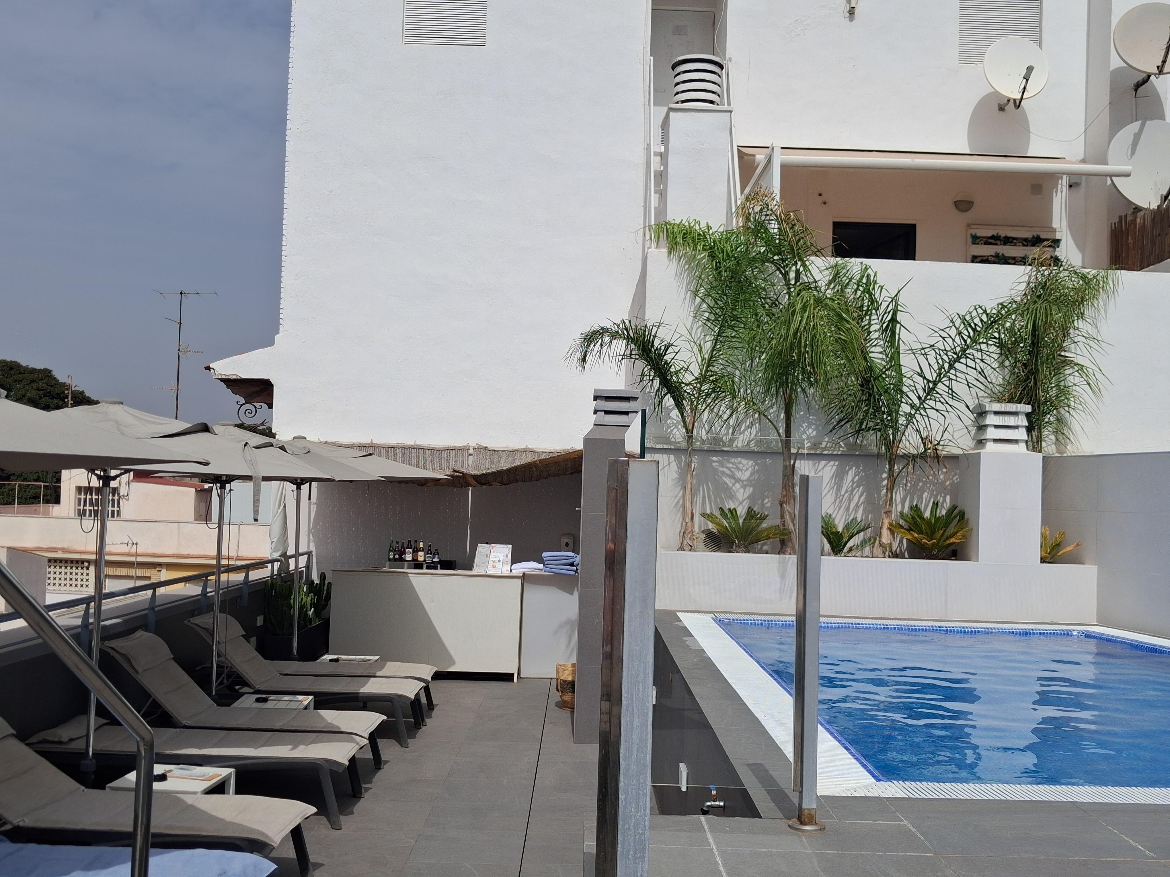 Really lovely setup at the pool